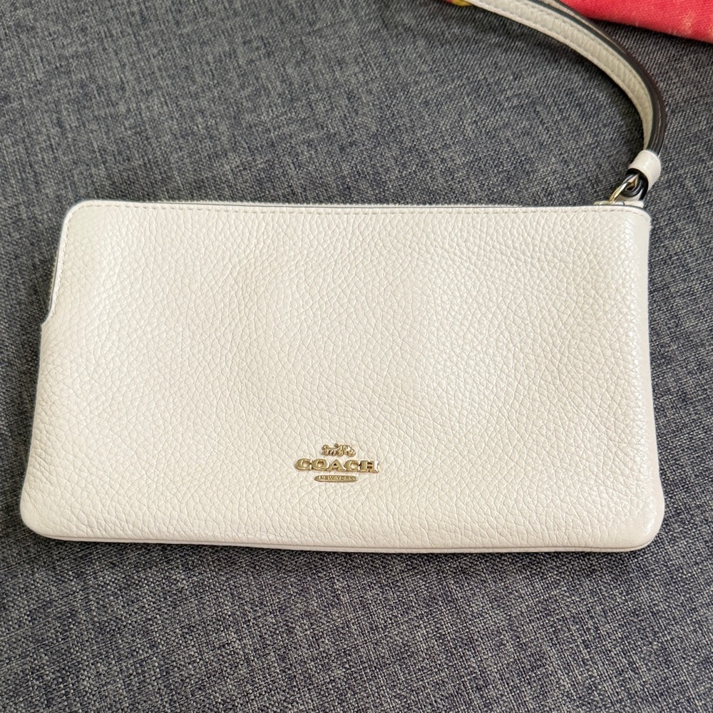 Coach Peanuts leather wristlet Snoopy Woodstock Hapoy Camper NEW - Picture 3 of 10